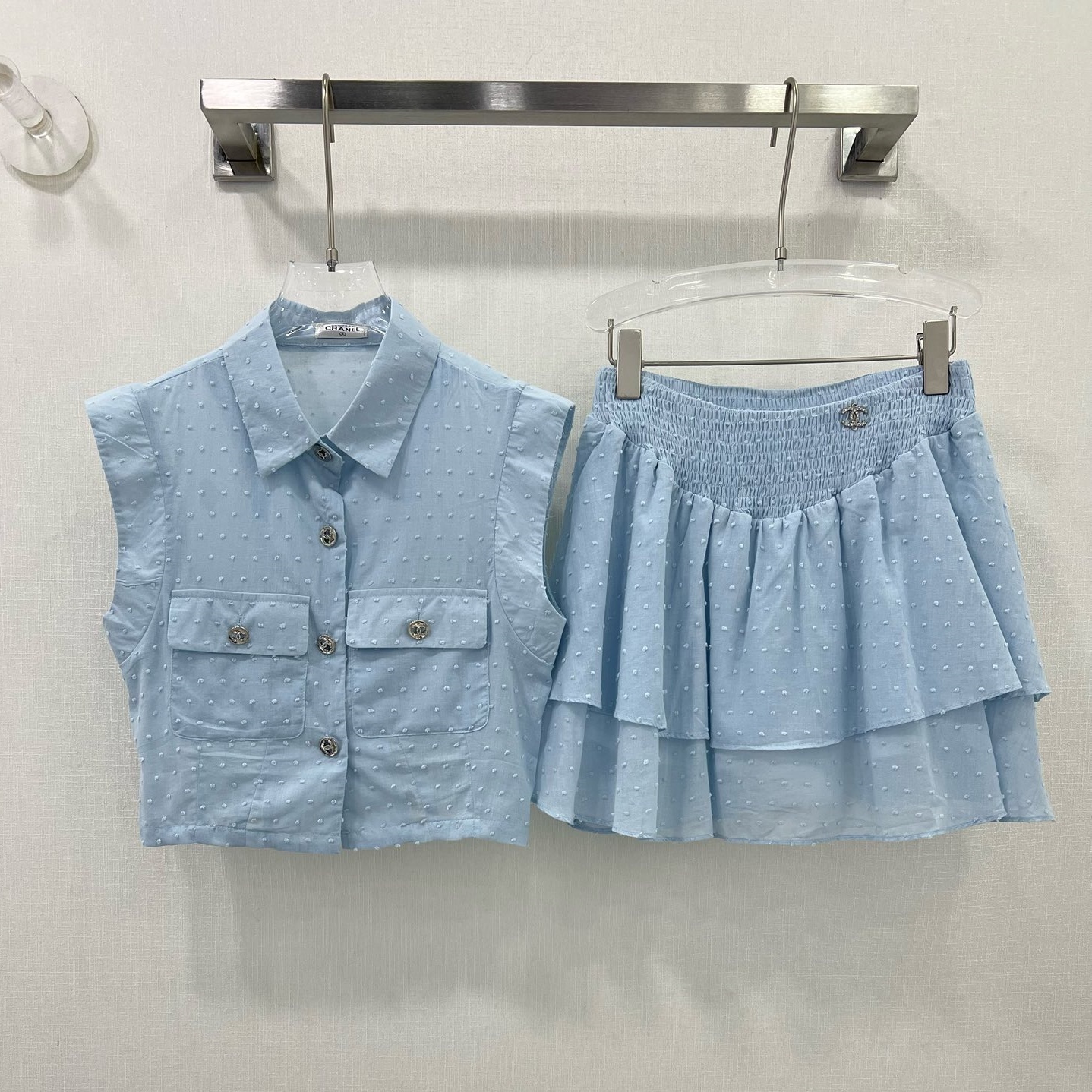 샤넬 CHANEL 2024 SS 캐릭터 로고 큐빅 카라 민트 블라우스 스커트 여성 세트 커스텀급