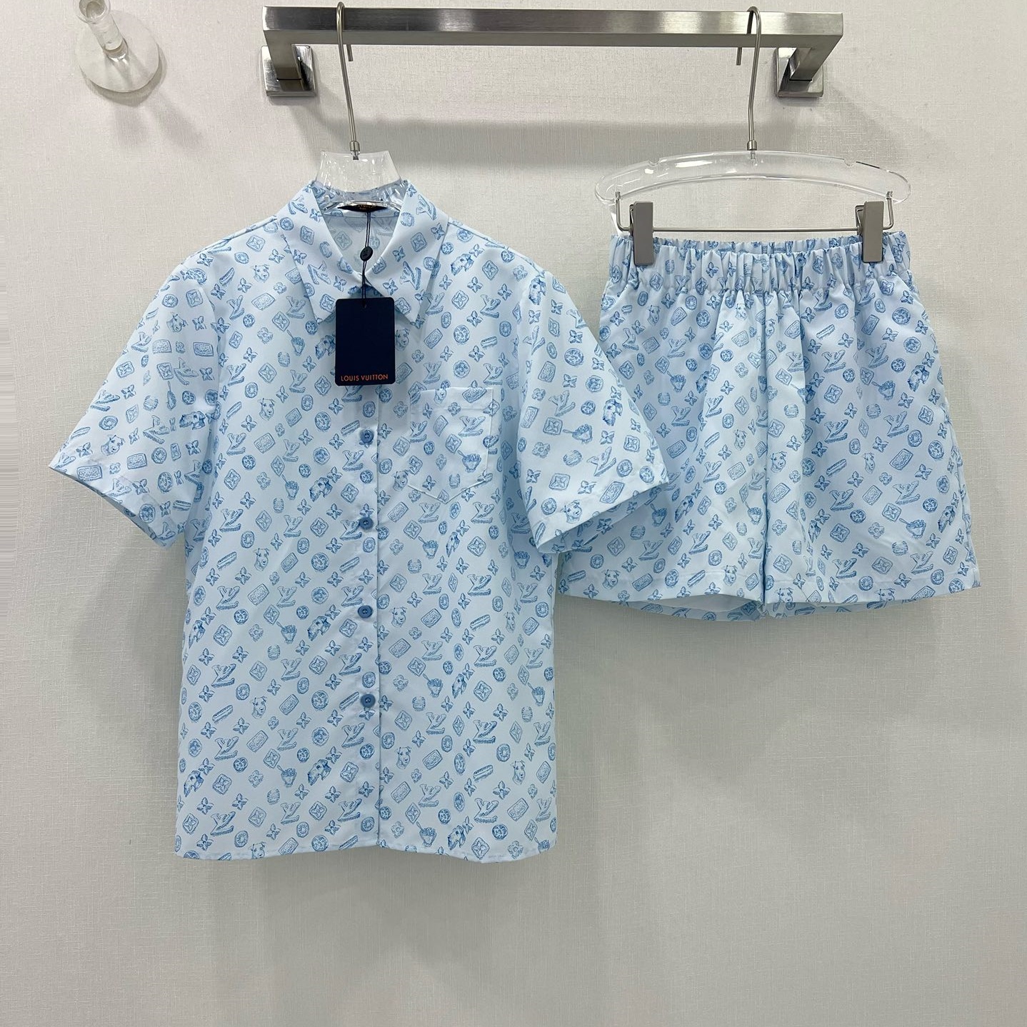 루이비통 LOUIS VUITTON 2024 SS 캐릭터 로고 카라 민트 셔츠 반바지 여성 세트 커스텀급