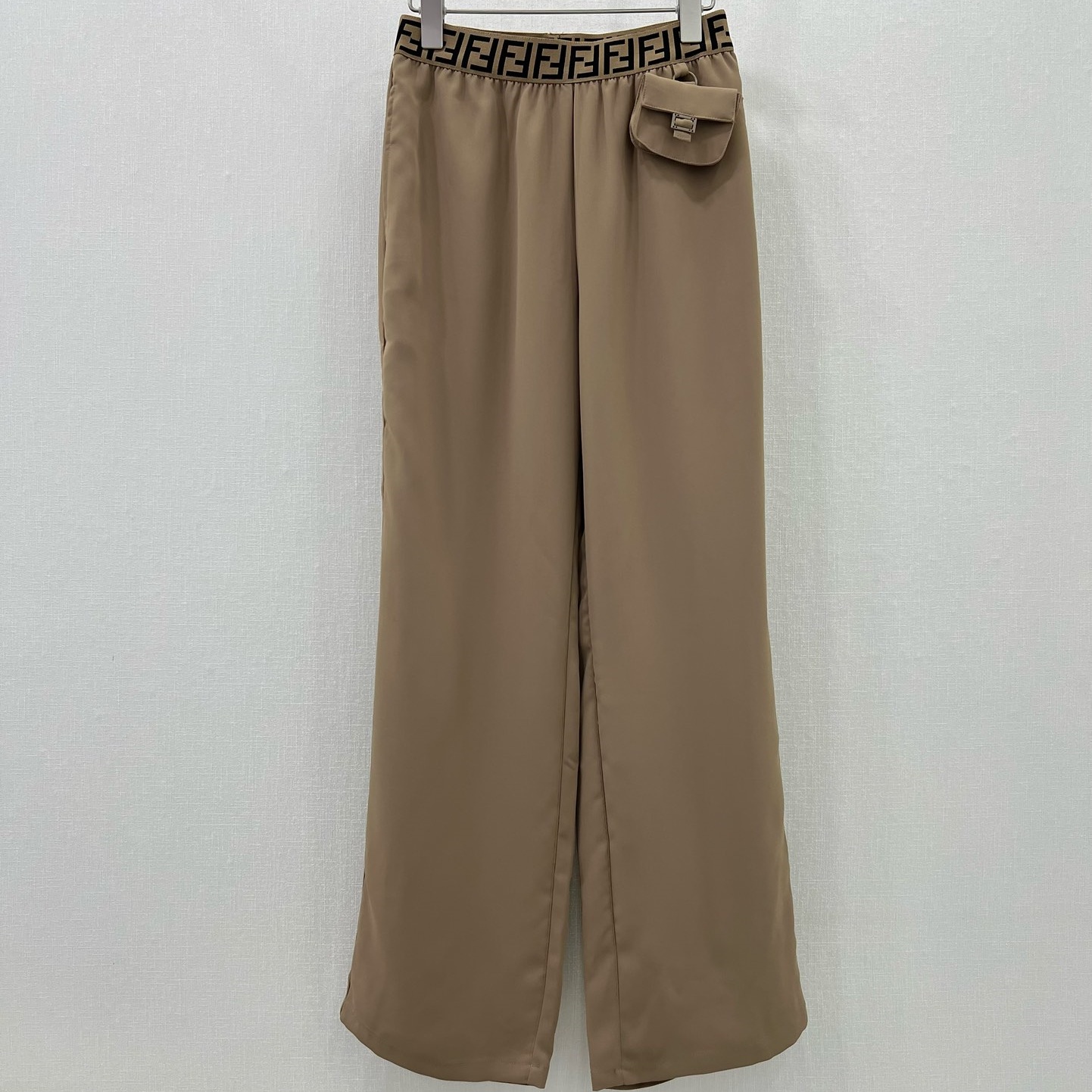 펜디 FENDI 2024 SS 캐릭터 F로고 포켓장식 베이지 여성 바지 커스텀급