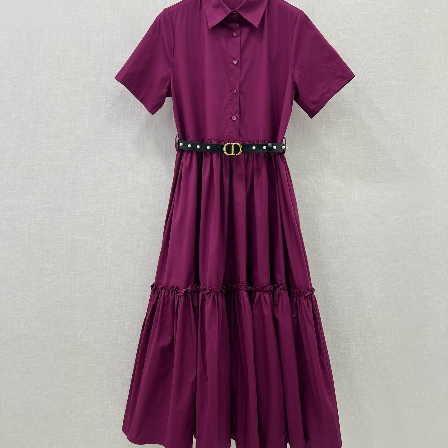 디올 DIOR 2024 SS 캐릭터 로고 자수 벨트장식 카라 버건디 반팔 여성 원피스 커스텀급