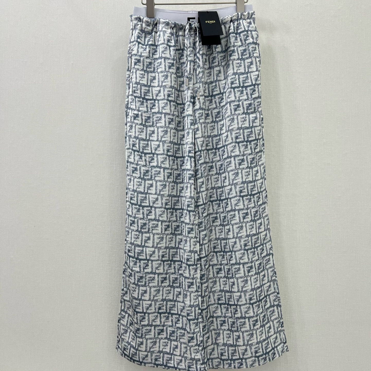 펜디 FENDI 2024 SS 캐릭터 로고 끈장식 체크 여성 바지 커스텀급