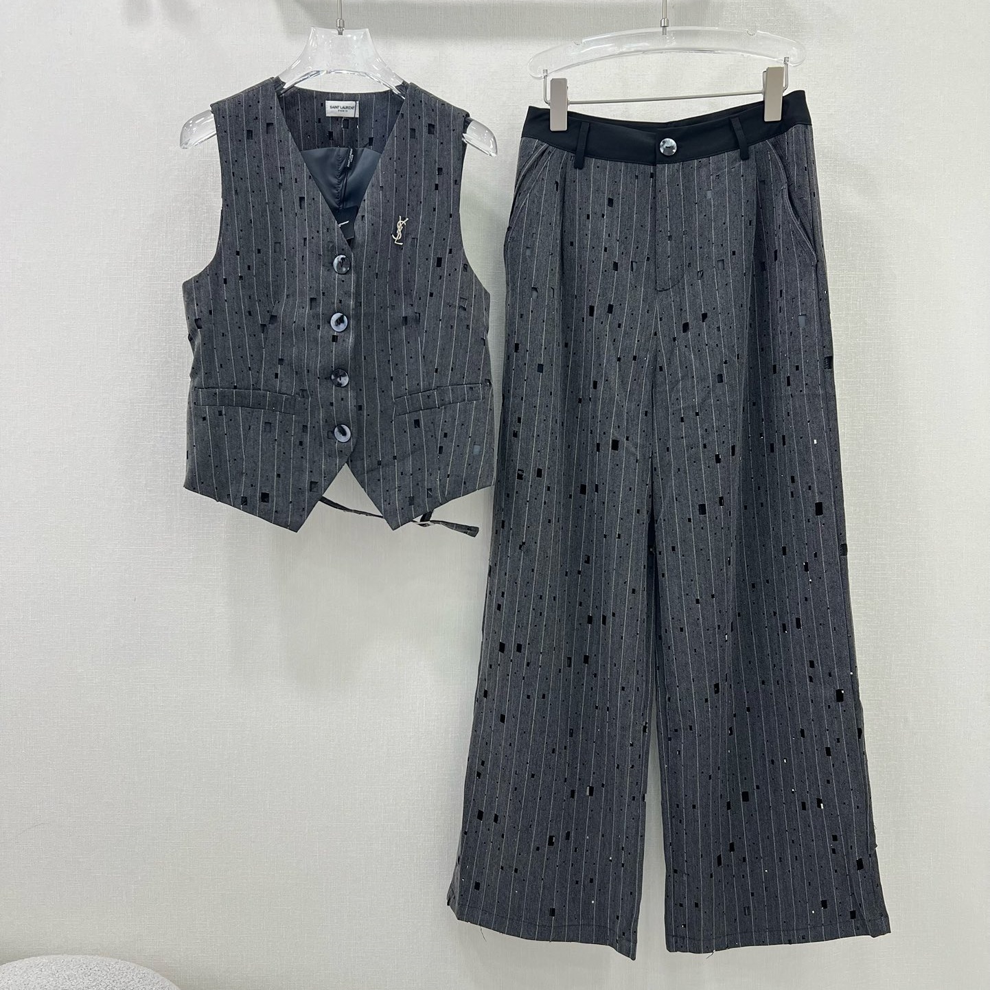 생로랑 SAINT LAURENT 2024 SS 캐릭터 로고 스트라이프 조끼 바지 여성 세트 커스텀급