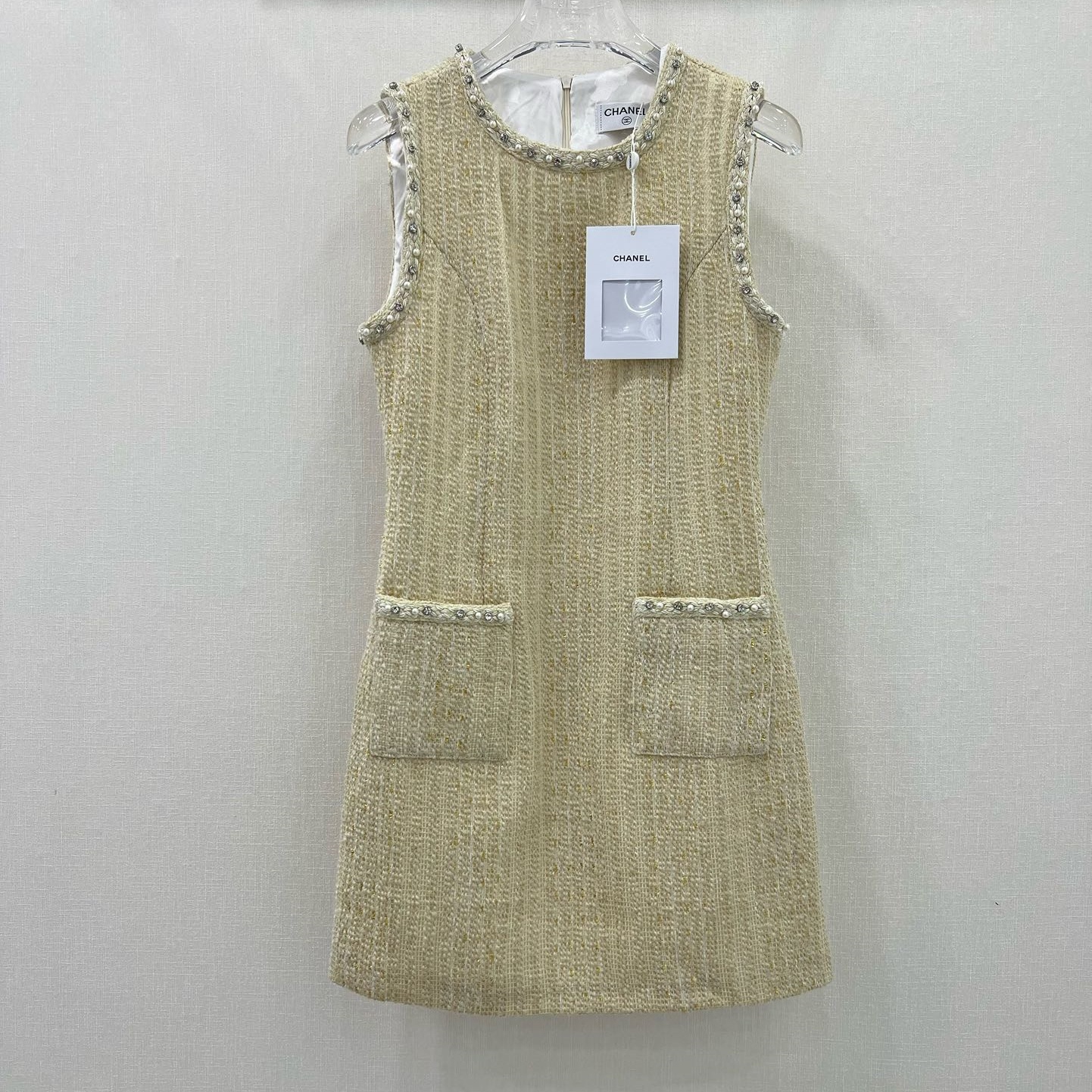 샤넬 CHANEL 2024 SS 캐릭터 로고 진주 큐빅 포켓 여성 원피스 커스텀급