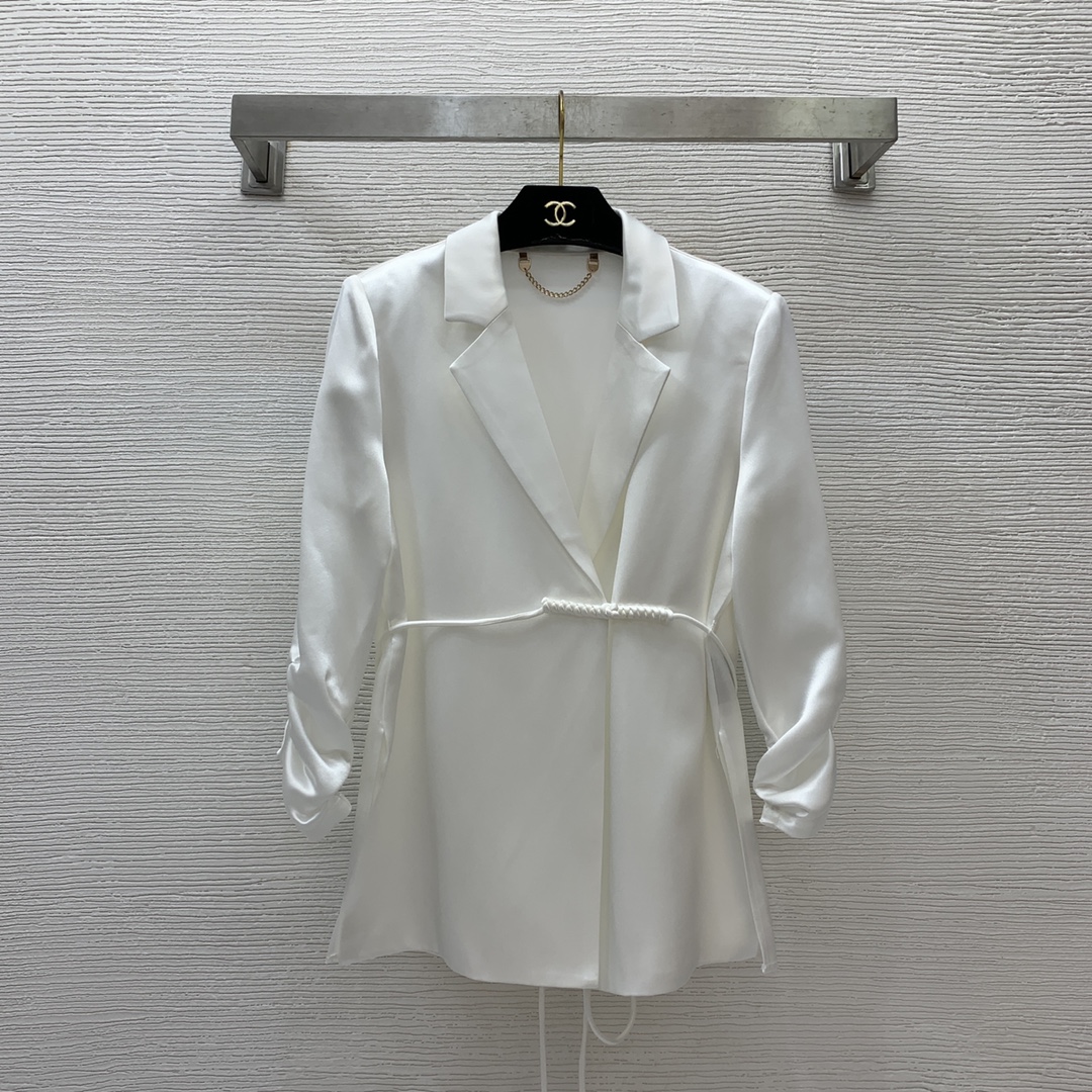 생로랑 SAINT LAURENT 2024 SS 캐릭터 로고 끈장식 카라 여성 상의 커스텀급