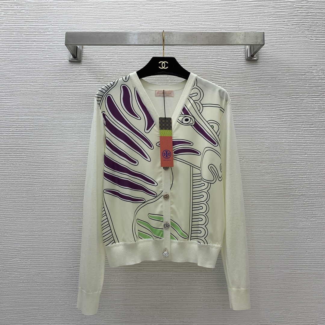 토리버치 TORY BURCH 2024 SS 캐릭터 로고 니트 여성 가디건 커스텀급