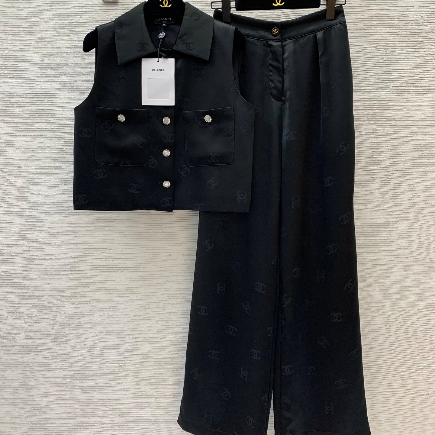 샤넬 CHANEL 2024 SS 캐릭터 로고 카라 포켓 상의 바지 여성 세트 커스텀급