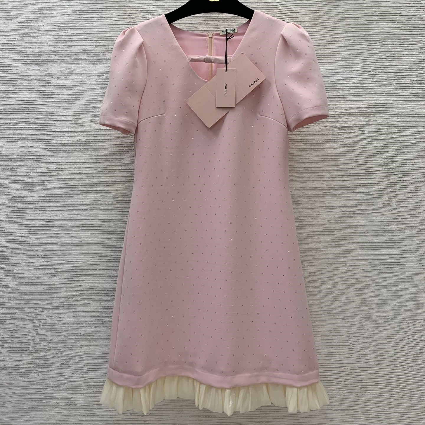 미우미우 MIUMIU 2024 SS 캐릭터 로고 투톤 프릴 반팔 여성 원피스 커스텀급