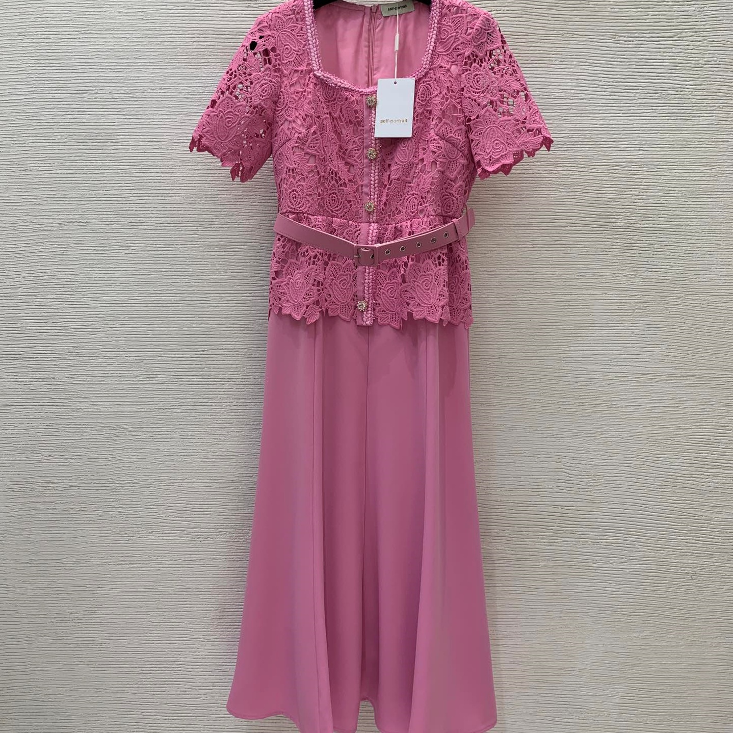 셀프 포트레이트 Self-portrait 2024 SS 캐릭터 로고 레이스 벨트 핑크 여성 원피스 커스텀급