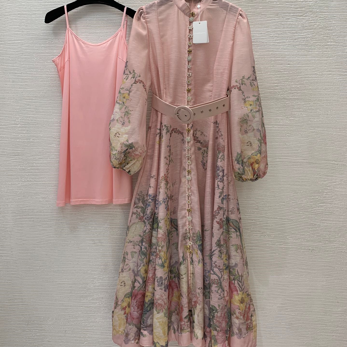 짐머만 ZIMMERMANN 2024 SS 캐릭터 로고 단추장식 벨트 여성 원피스 커스텀급