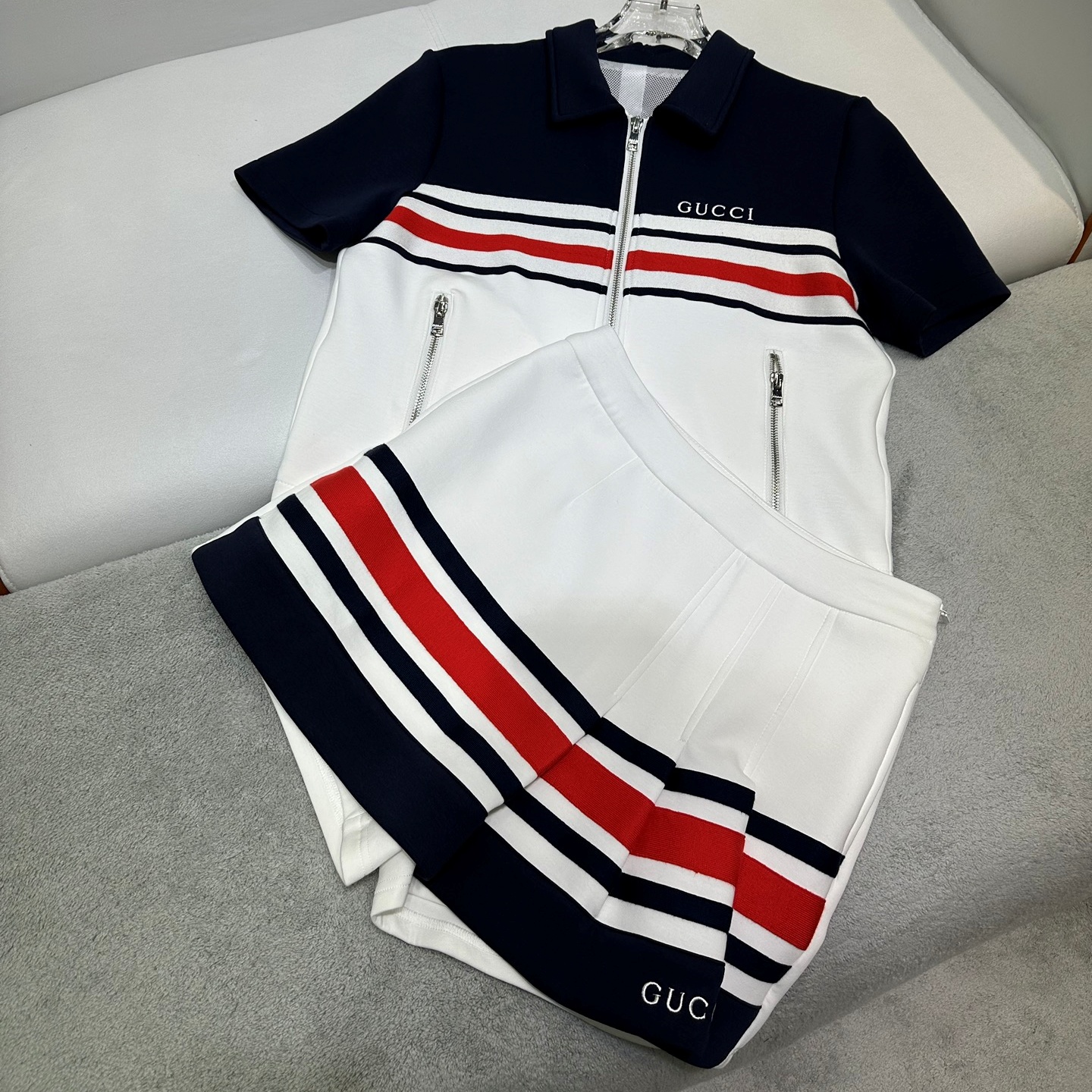 구찌 GUCCI 2024 SS 캐릭터 로고 스트라이프 지퍼 반팔티 반바지 여성 세트 커스텀급