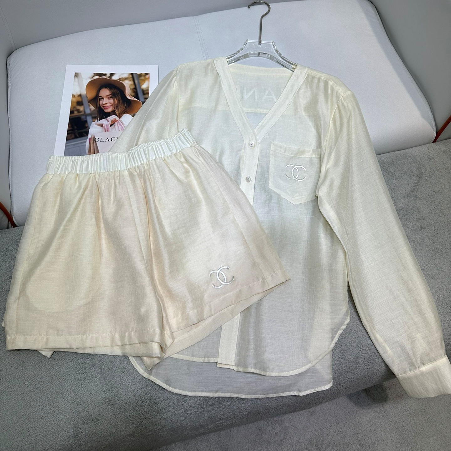 샤넬 CHANEL 2024 SS 캐릭터 로고 긴팔 상의 반바지 여성 세트 커스텀급