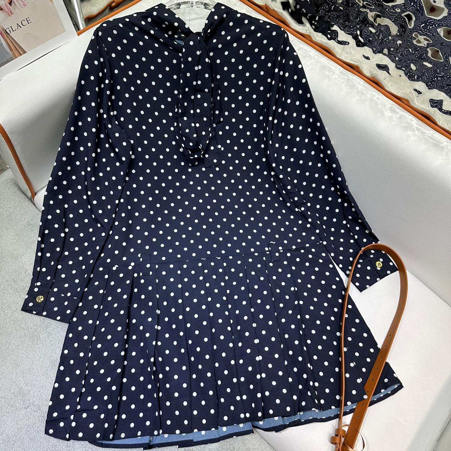 미우미우 MIUMIU 2024 SS 캐릭터 로고 땡땡이무늬 여성 원피스 커스텀급