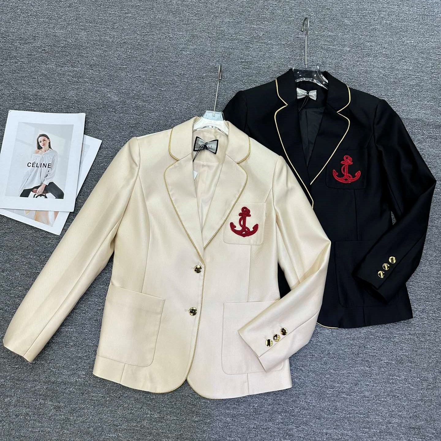 구찌 GUCCI 2024 SS 캐릭터 로고 카라 긴팔 포켓 여성 자켓 커스텀급