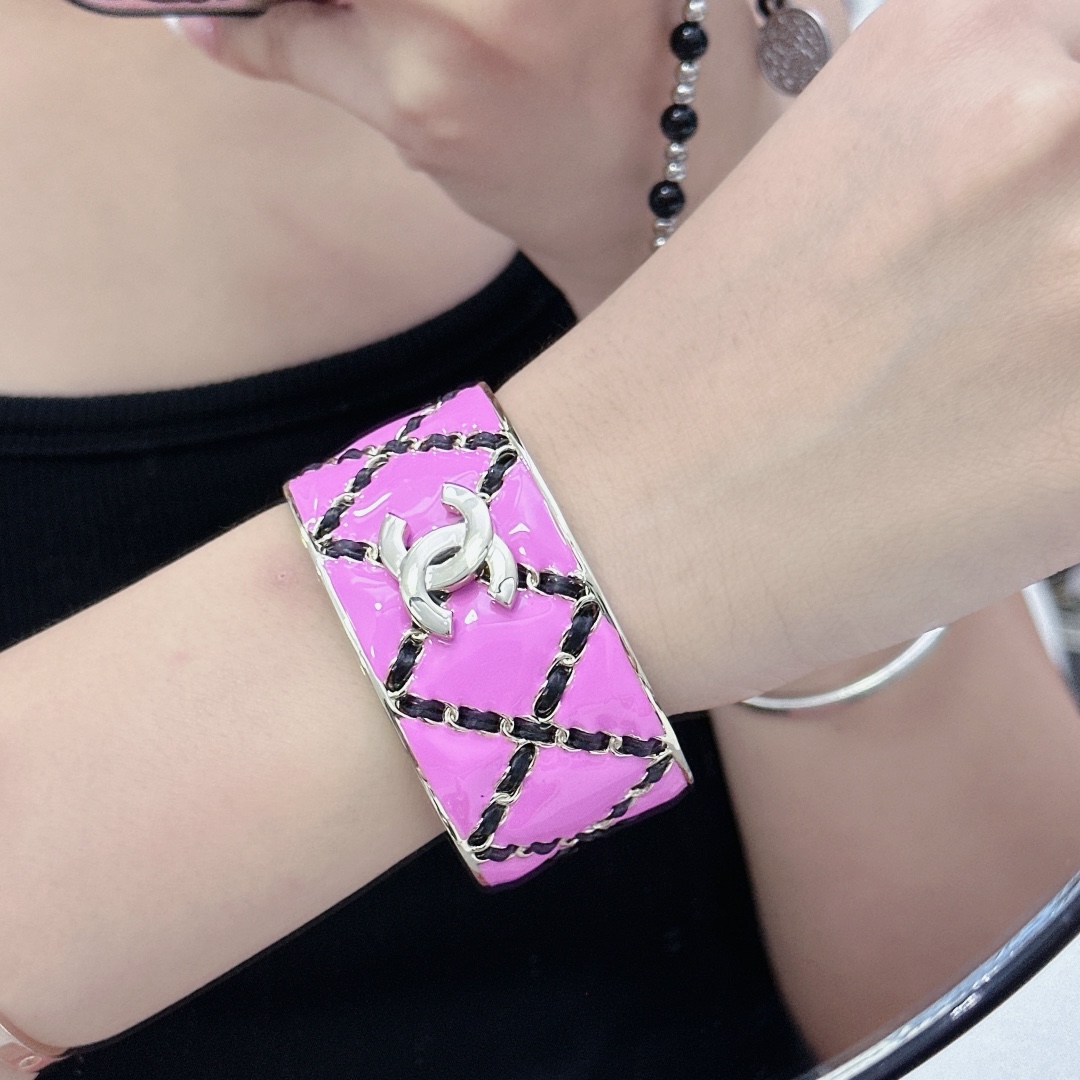 DIOR 2024 SS 디올 블랙 골드 태양 캐릭터 럭셔리 패션 여성 귀걸이 커스텀급