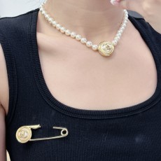 CHANEL 2024 SS 샤넬 골드라인 진주 CC로고 캐릭터 럭셔리 패션 여성 목걸이 커스텀급