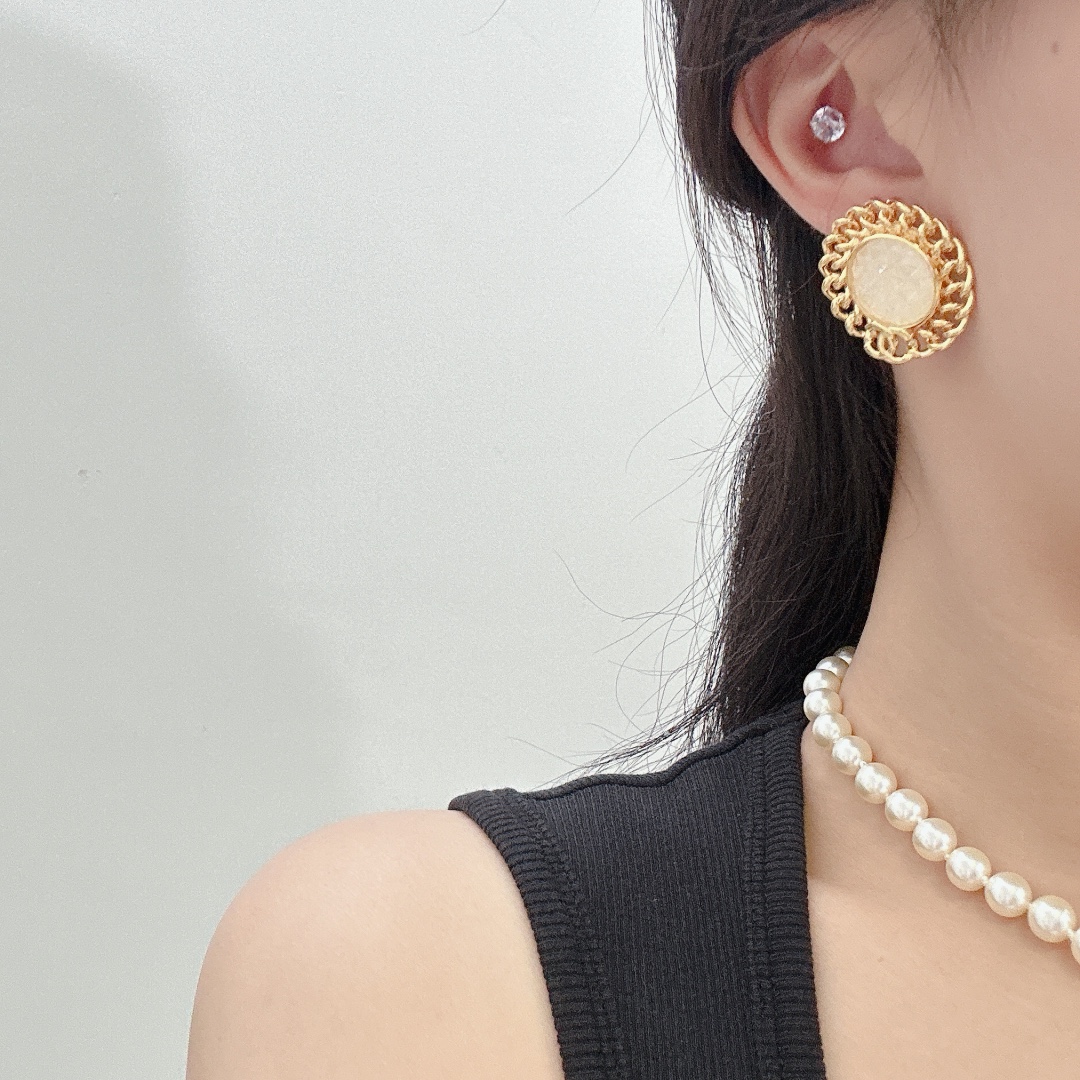 CHANEL 2024 SS 샤넬 쉘 체인 CC로고 럭셔리 패션 여성 귀걸이 커스텀급