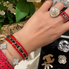 CHANEL 2024 SS 샤넬 레드 블랙라인 체인 CC로고 럭셔리 패션 여성 팔찌 반지 커스텀급