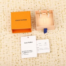 LOUIS VUITTON 2024 SS 루이비통 모노그램 로고 진주 럭셔리 패션 여성 귀걸이 커스텀급