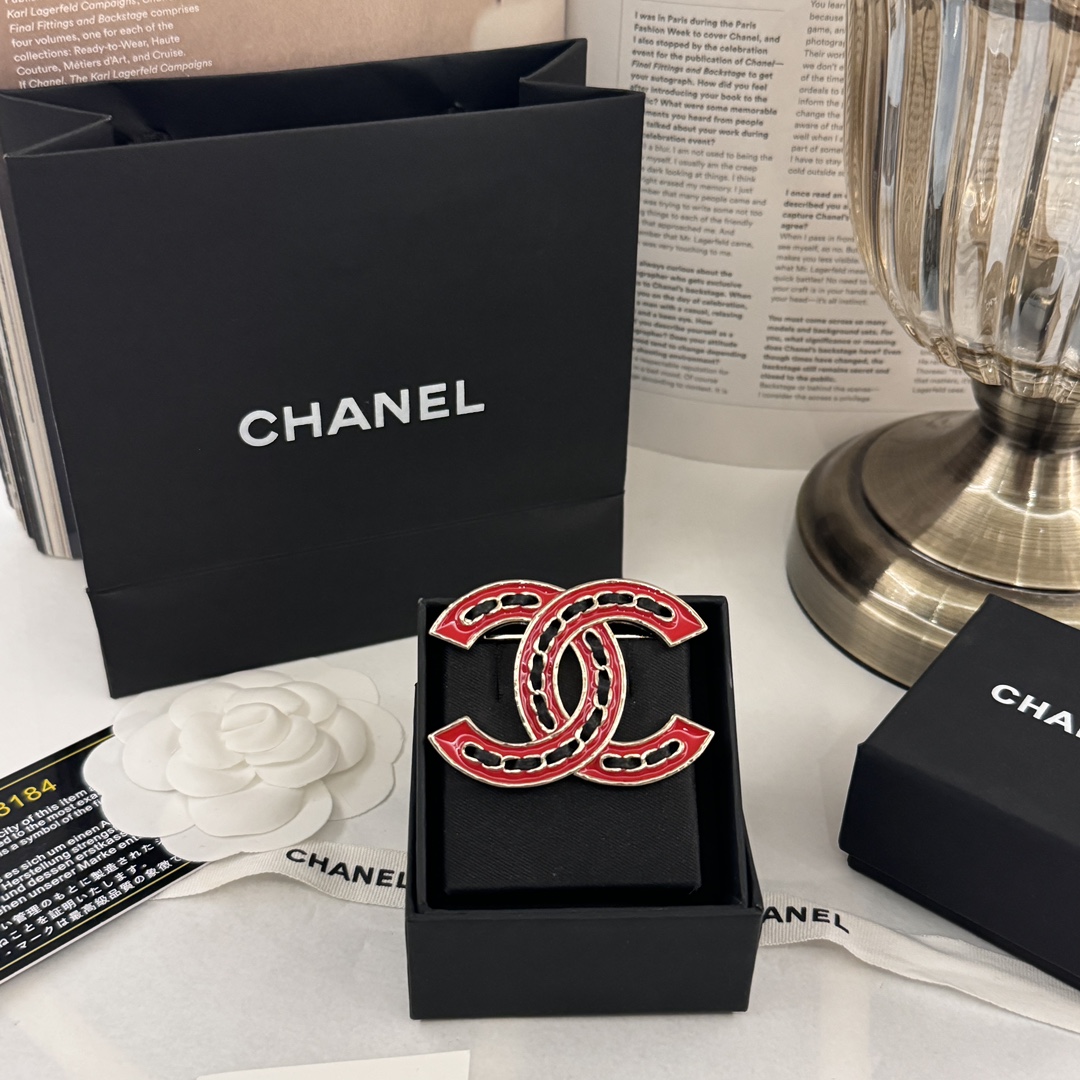 CHANEL 2024 SS 샤넬 레드 체인 CC로고 럭셔리 패션 여성 브로치 커스텀급