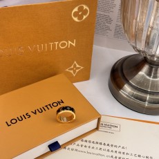 LOUIS VUITTON 2024 SS 루이비통 모노그램 블랙 럭셔리 패션 여성 반지 커스텀급