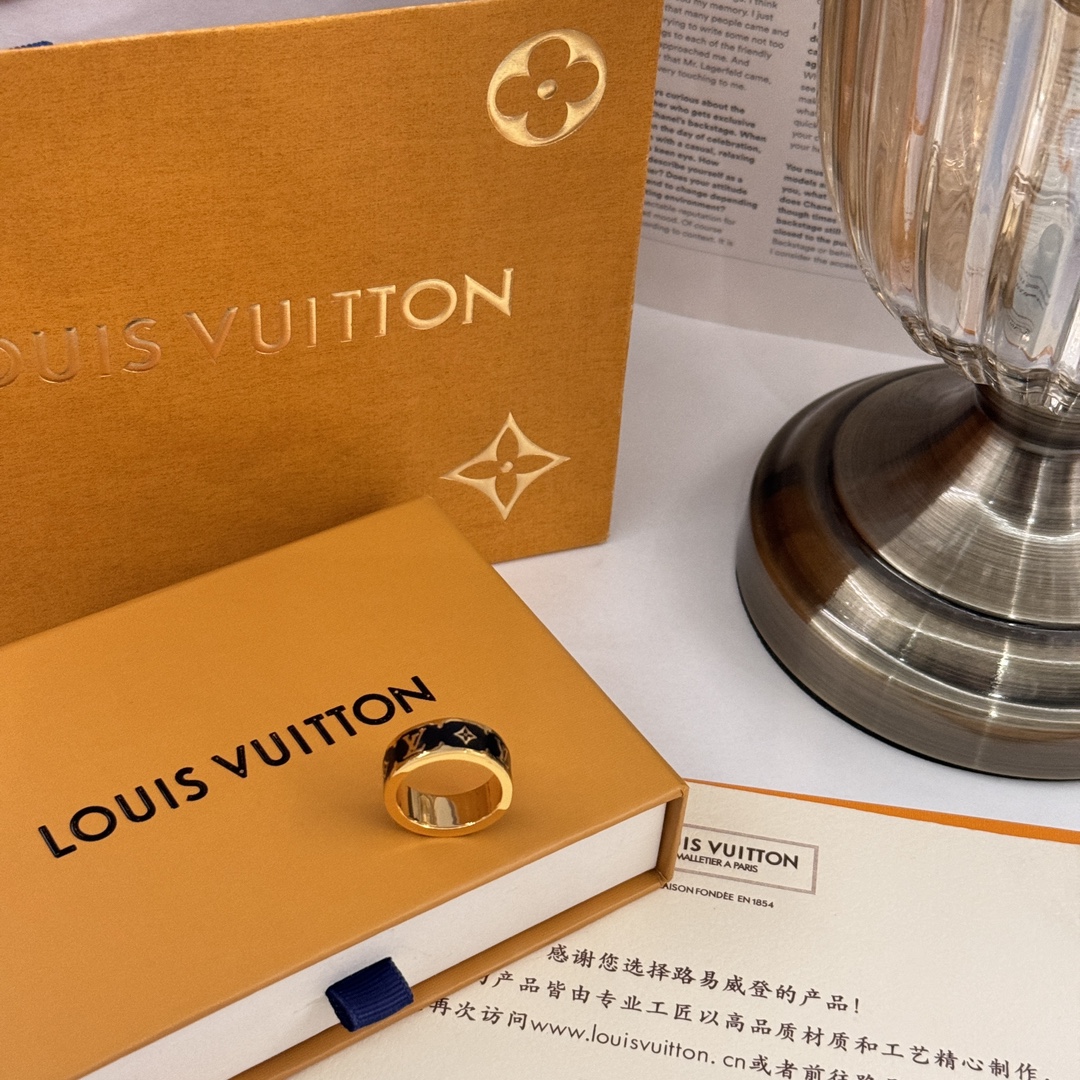 LOUIS VUITTON 2024 SS 루이비통 모노그램 블랙 럭셔리 패션 여성 반지 커스텀급