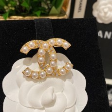 CHANEL 2024 SS 샤넬 진주 골드 CC로고 럭셔리 패션 여성 브로치 커스텀급