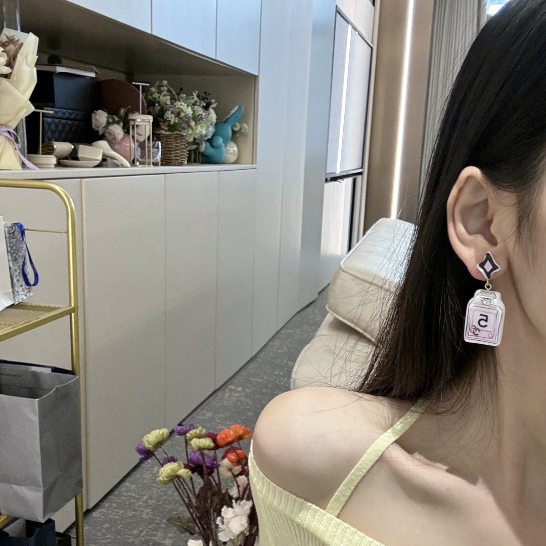 CHANEL 2024 SS 샤넬 퍼퓸5 디자인 럭셔리 패션 여성 귀걸이 커스텀급