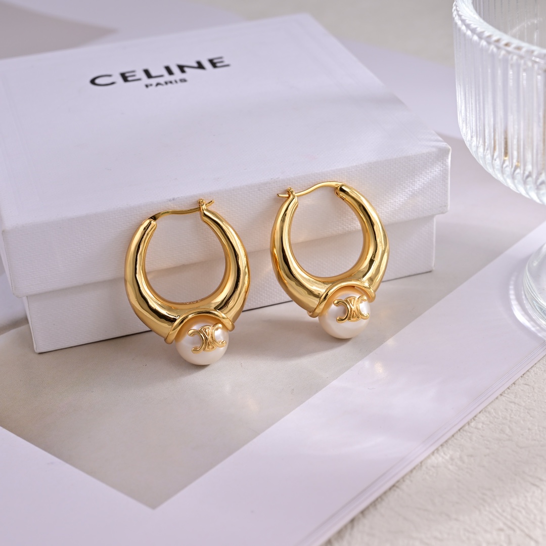 CÉLINE 2024 SS 셀린느 캐릭터 로고 진주 럭셔리 패션 여성 귀걸이 커스텀급