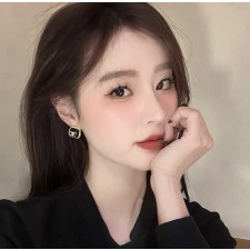 CÉLINE 2024 SS 셀린느 캐릭터 로고 럭셔리 패션 여성 귀걸이 커스텀급
