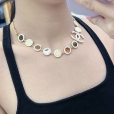 CHANEL 2024 SS 샤넬 캐릭터 CC로고 럭셔리 패션 여성 목걸이 커스텀급