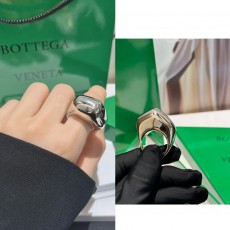 BOTTEGA VENETA 2024 SS 보테가 베네타 캐릭터 로고 럭셔리 패션 여성 반지 커스텀급