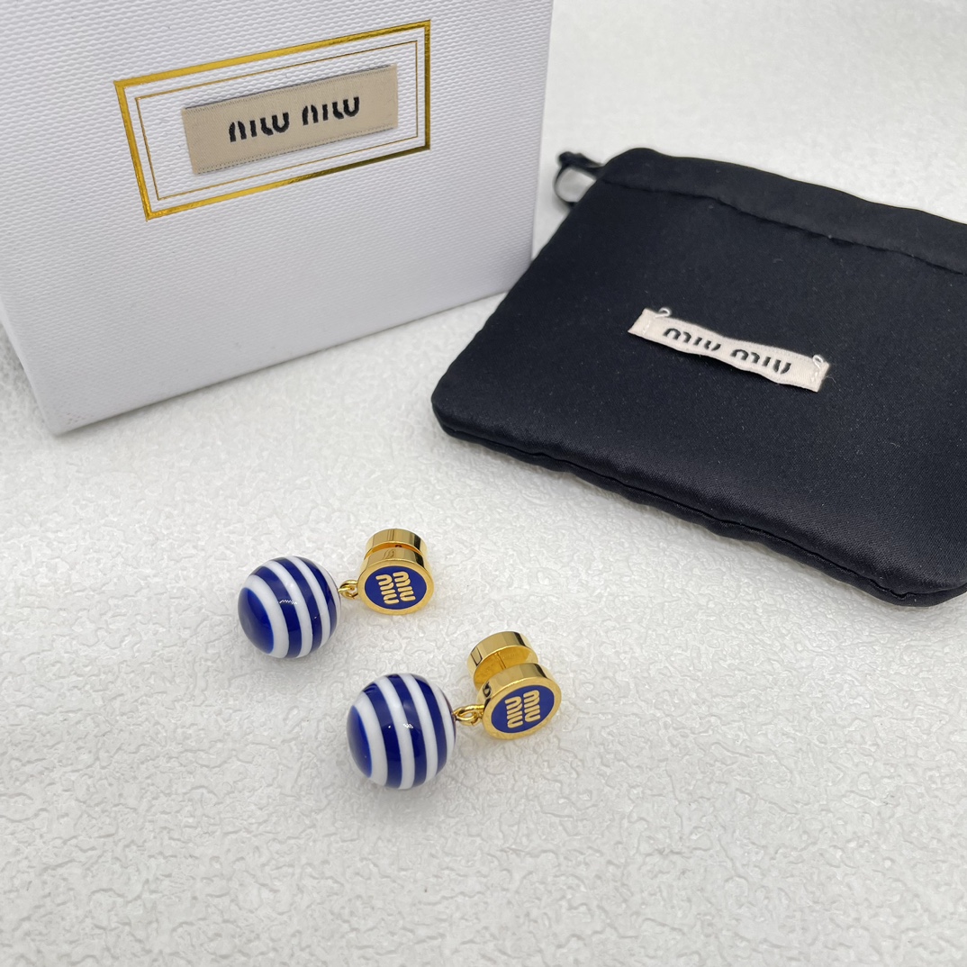 MIUMIU 2024 SS 미우미우 로고 스트라이프 럭셔리 패션 여성 귀걸이 커스텀급