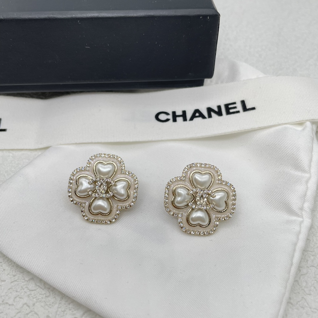 CHANEL 2024 SS 샤넬 플라워 다이아 하트 럭셔리 패션 여성 귀걸이 커스텀급