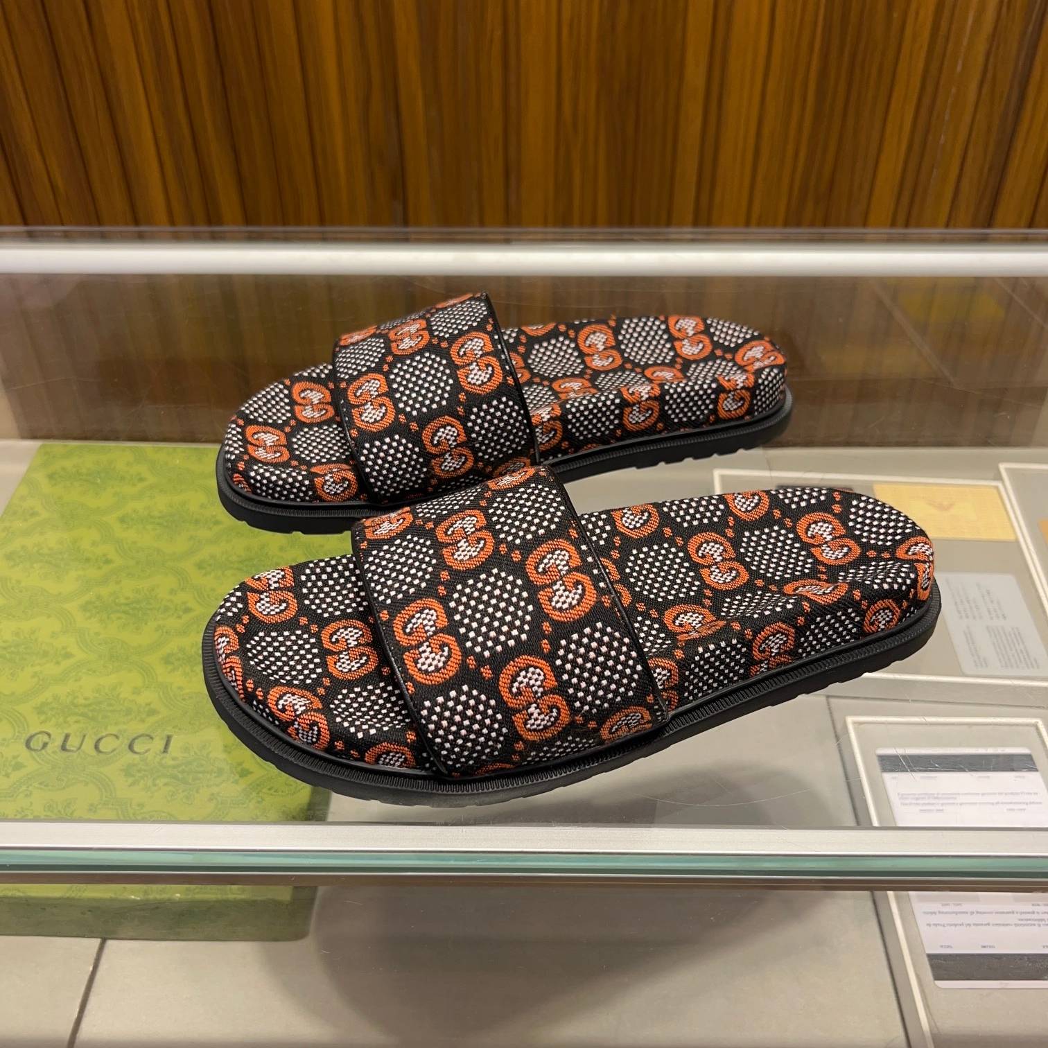 GUCCI 2024 SS 구찌 쟈가드 캐릭터 GG로고 블랙오렌지 남성 슬리퍼 커스텀급