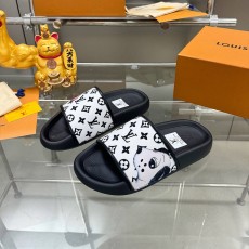 LOUIS VUITTON 2024 SS 루이비통 모노그램 캐릭터 화이트블랙 남성 슬리퍼 커스텀급