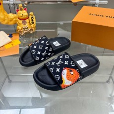 LOUIS VUITTON 2024 SS 루이비통 모노그램 오렌지 캐릭터 블랙 남성 슬리퍼 커스텀급