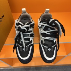 LOUIS VUITTON 2024 SS 루이비통 모노그램 캐릭터 투톤 블랙화이트 남성 스니커즈 커스텀급