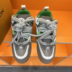 LOUIS VUITTON 2024 SS 루이비통 모노그램 캐릭터 투톤 브라운화이트 남성 스니커즈 커스텀급