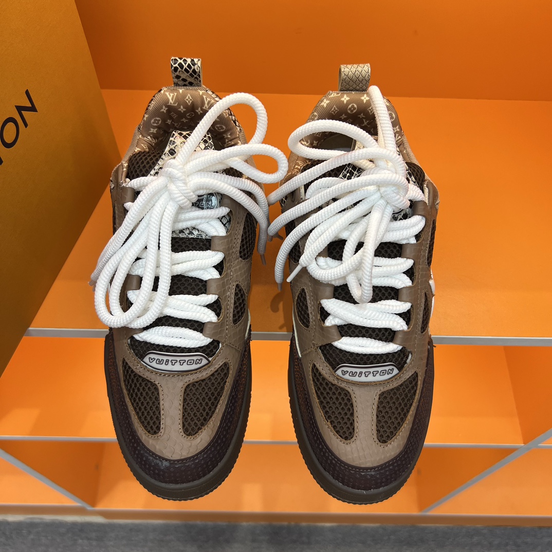 LOUIS VUITTON 2024 SS 루이비통 모노그램 캐릭터 투톤 브라운퍼포 남성 스니커즈 커스텀급