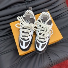 LOUIS VUITTON 2024 SS 루이비통 모노그램 캐릭터 퍼포 블랙화이트 남성 스니커즈 커스텀급