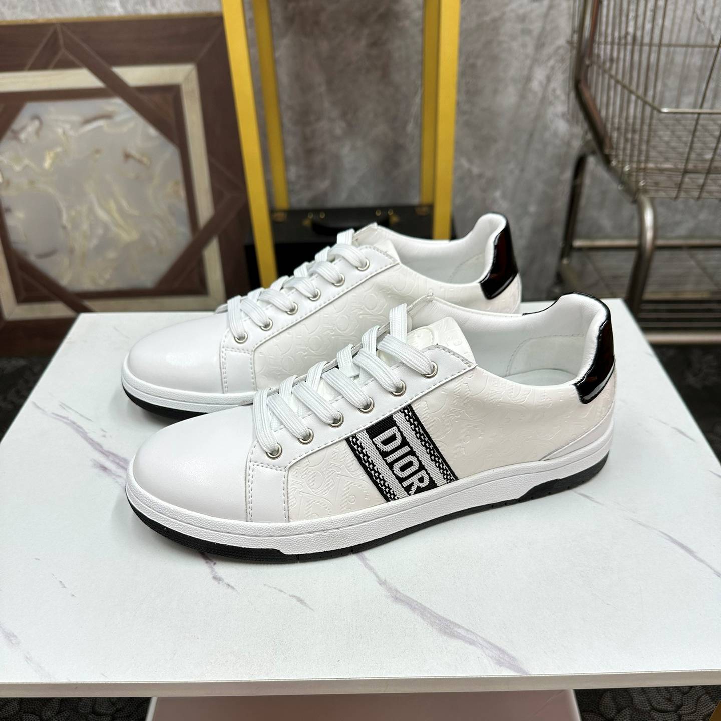 DIOR 2024 SS 디올 캐릭터 띠로고 화이트 블랙텝 남성 스니커즈 커스텀급