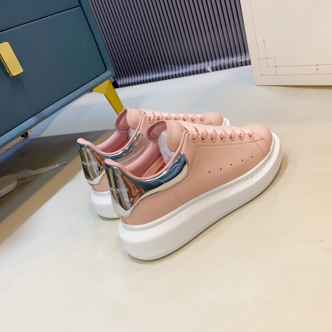 ALEXANDER MCQUEEN 2024 SS 알렉산더 맥퀸 핑크 실버텝 남성 스니커즈 커스텀급