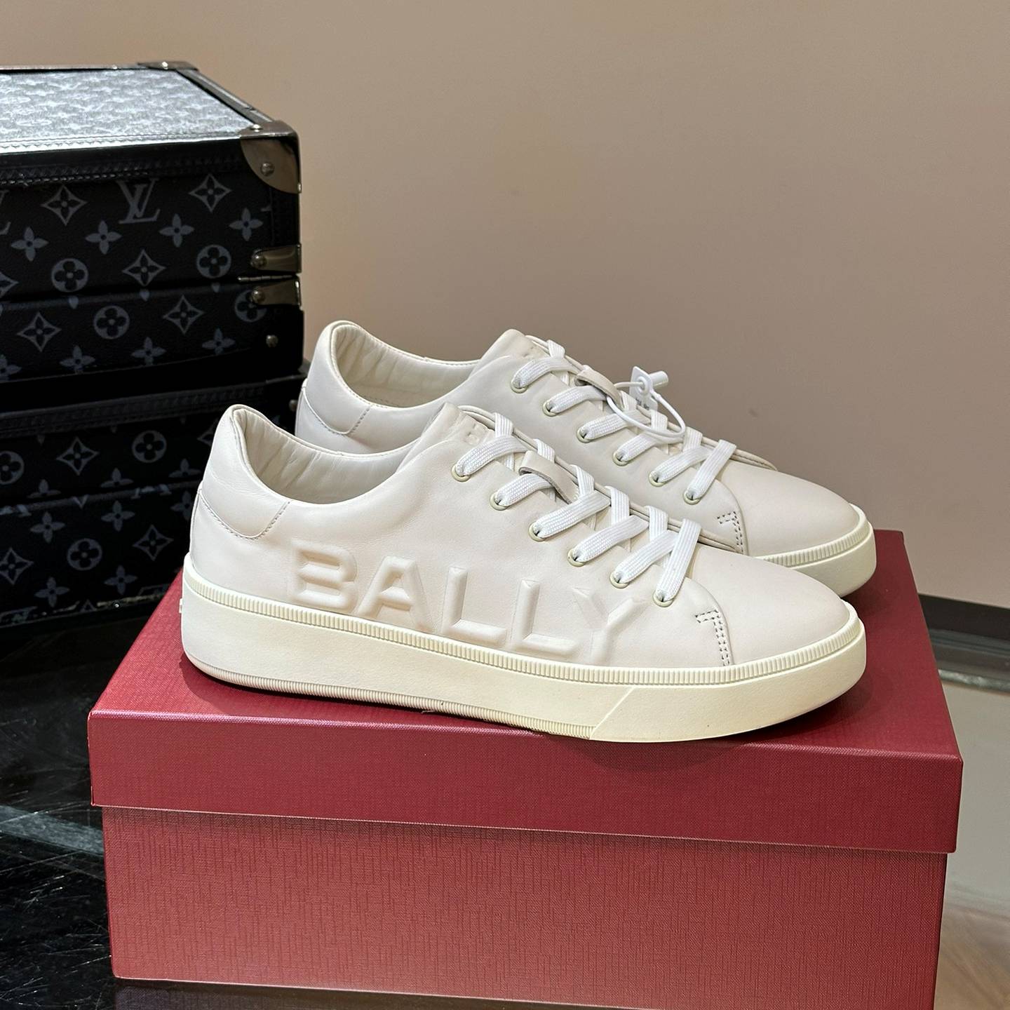BALLY 2024 SS 발리 각인로고 캐릭터 레더 화이트 남성 스니커즈 커스텀급