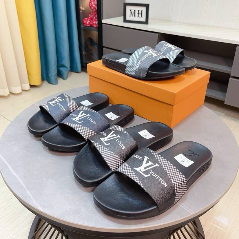 LOUIS VUITTON 2024 SS 루이비통 캐릭터 패치로고 남성 슬리퍼 커스텀급