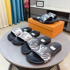 LOUIS VUITTON 2024 SS 루이비통 캐릭터 모노그램 로고 남성 슬리퍼 커스텀급