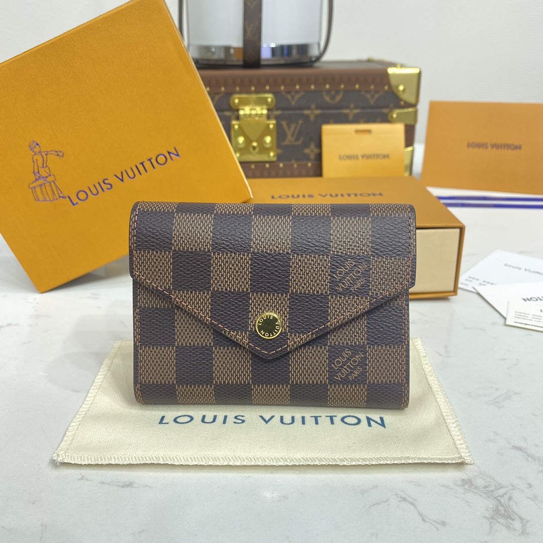 LOUIS VUITTON 2024 SS 루이비통 다미에 에벤 레드 빅토린 월릿 N41659 여성 반지갑 커스텀급