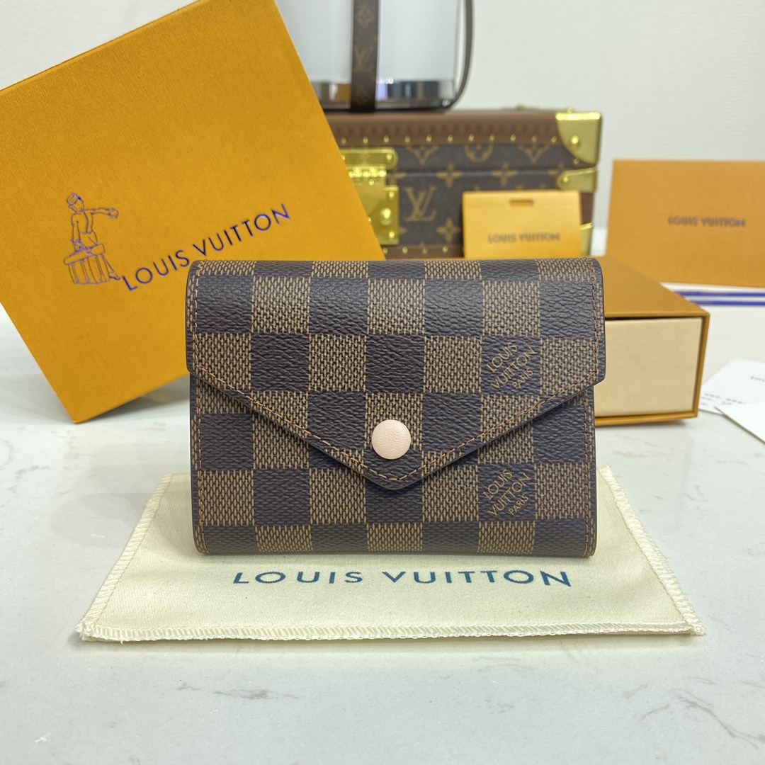 LOUIS VUITTON 2024 SS 루이비통 다미에 에벤 핑크 빅토린 월릿 N61700 여성 반지갑 커스텀급