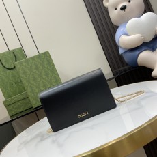 GUCCI 2024 SS 구찌 스크립트 블랙 체인 여성 파우치 장지갑 772643 커스텀급