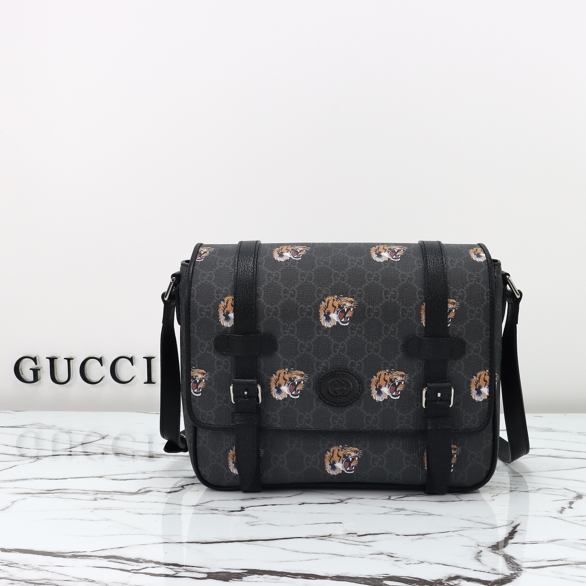 GUCCI 2024 SS 구찌 GG 타이거 메신저 크롯백 658542 남성 가방 커스텀급