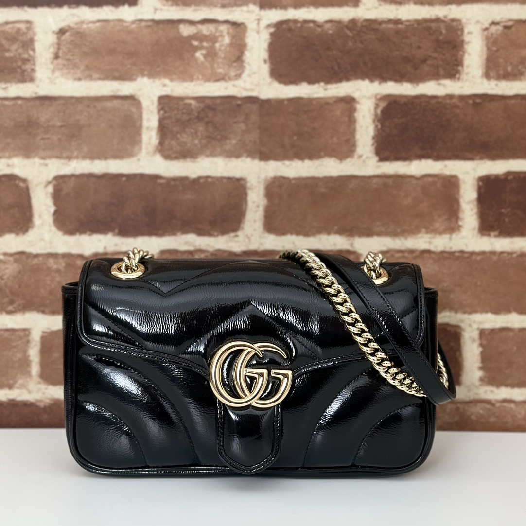 GUCCI 2024 SS 구찌 GG 마몬트 마틀라세 스몰 숄더백 에나멜 블랙 443497 여성 가방 커스텀급